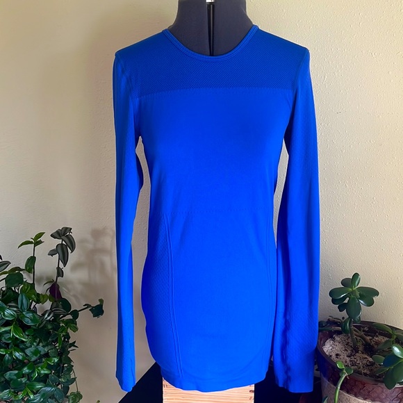 Fabletics athletic long sleeve shirt - Picture 1 of 12